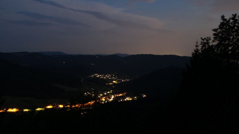 Dieses Bild zeigt eine Webcam-Aufnahme vom Achertal, aufgenommen am Mittwoch, den 15.07.2026 um 22:40 Uhr. Die Temperatur betrug 21.3°C.