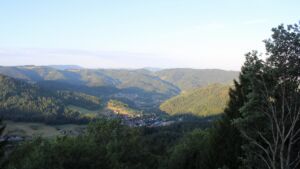 Dieses Bild zeigt eine Webcam-Aufnahme vom Achertal, aufgenommen am Freitag, den 07.08.2026 um 07:10 Uhr. Die Temperatur betrug 15.9°C.