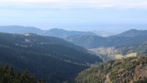 Dieses Bild zeigt eine Webcam-Aufnahme vom Achertal, aufgenommen am Dienstag, den 02.12.2025 um 14:20 Uhr. Die Temperatur betrug 7.6°C.