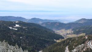 Dieses Bild zeigt eine Webcam-Aufnahme vom Achertal, aufgenommen am Dienstag, den 27.01.2026 um 13:00 Uhr. Die Temperatur betrug 4.9°C.