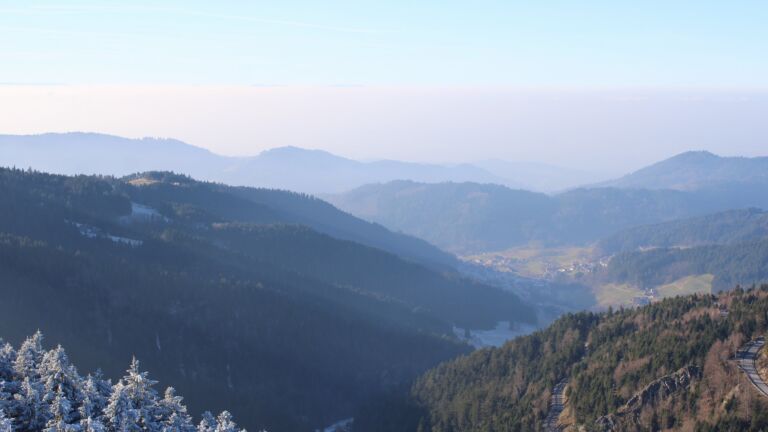 Dieses Bild zeigt eine Webcam-Aufnahme vom Achertal, aufgenommen am Freitag, den 26.12.2025 um 14:00 Uhr. Die Temperatur betrug 0.2°C.