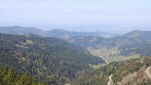 Dieses Bild zeigt eine Webcam-Aufnahme vom Achertal, aufgenommen am Samstag, den 18.04.2026 um 11:40 Uhr. Die Temperatur betrug 14.7°C.