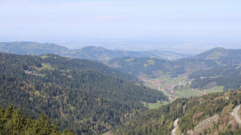 Dieses Bild zeigt eine Webcam-Aufnahme vom Achertal, aufgenommen am Samstag, den 18.04.2026 um 11:40 Uhr. Die Temperatur betrug 14.7°C.