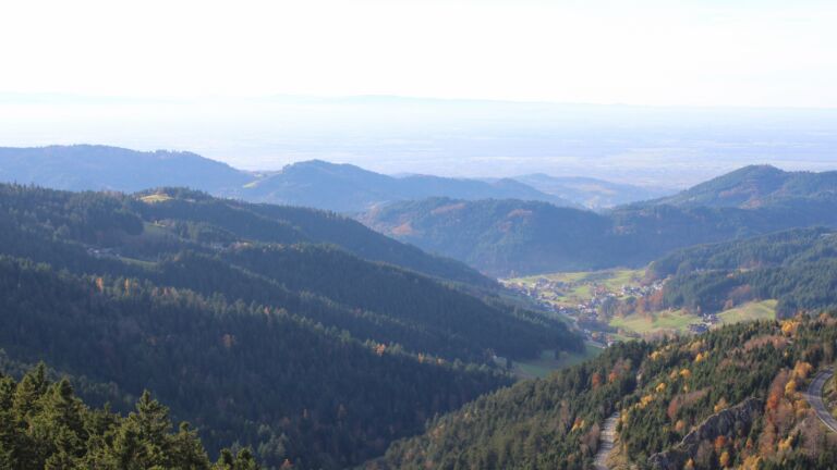 Dieses Bild zeigt eine Webcam-Aufnahme vom Achertal, aufgenommen am Dienstag, den 04.11.2025 um 15:10 Uhr. Die Temperatur betrug 12.3°C.