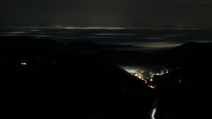 Dieses Bild zeigt eine Webcam-Aufnahme vom Achertal, aufgenommen am Mittwoch, den 21.01.2026 um 22:30 Uhr. Die Temperatur betrug 5.5°C.