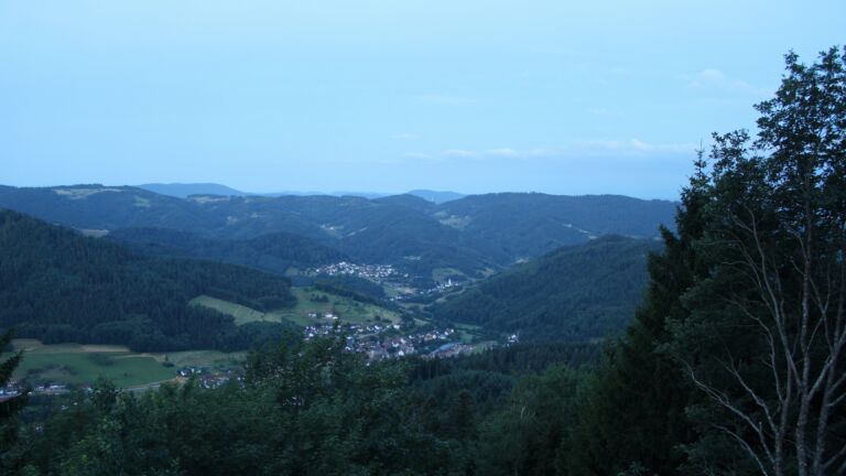 Dieses Bild zeigt eine Webcam-Aufnahme vom Achertal, aufgenommen am Montag, den 06.07.2026 um 05:10 Uhr. Die Temperatur betrug 15.4°C.