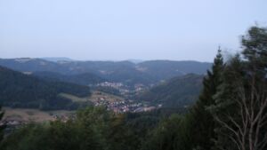 Dieses Bild zeigt eine Webcam-Aufnahme vom Achertal, aufgenommen am Dienstag, den 11.08.2026 um 05:50 Uhr. Die Temperatur betrug 19.6°C.