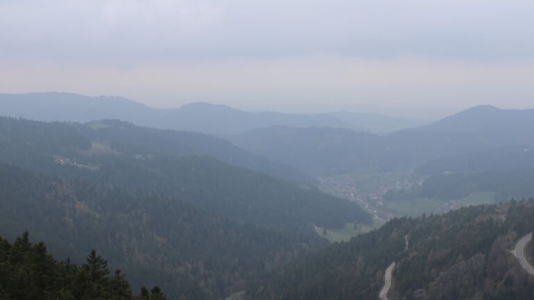 Dieses Bild zeigt eine Webcam-Aufnahme vom Achertal, aufgenommen am Dienstag, den 14.04.2026 um 17:10 Uhr. Die Temperatur betrug 4.7°C.