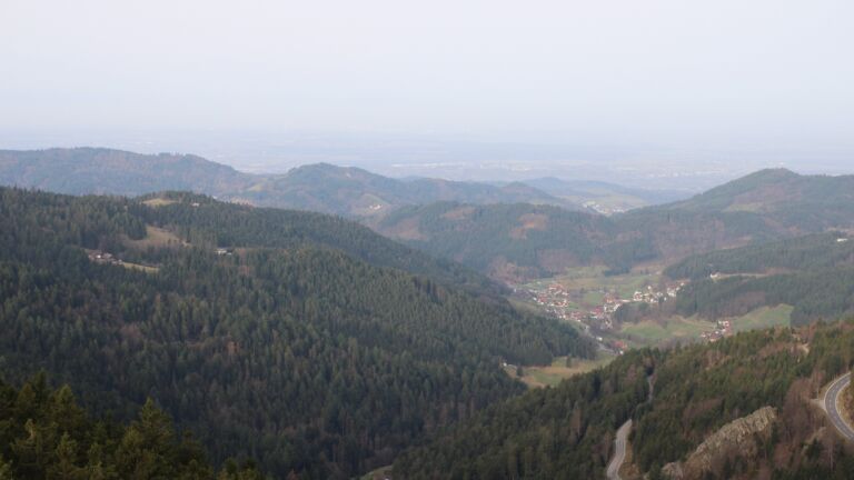 Dieses Bild zeigt eine Webcam-Aufnahme vom Achertal, aufgenommen am Freitag, den 06.03.2026 um 08:20 Uhr. Die Temperatur betrug 11.2°C.