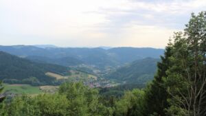 Dieses Bild zeigt eine Webcam-Aufnahme vom Achertal, aufgenommen am Sonntag, den 21.06.2026 um 18:50 Uhr. Die Temperatur betrug 30.9°C.