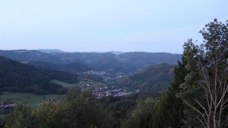 Dieses Bild zeigt eine Webcam-Aufnahme vom Achertal, aufgenommen am Donnerstag, den 17.09.2026 um 06:50 Uhr. Die Temperatur betrug 10.9°C.