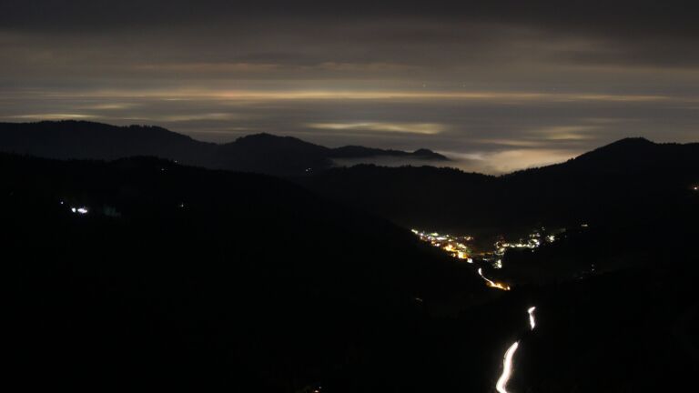 Dieses Bild zeigt eine Webcam-Aufnahme vom Achertal, aufgenommen am Samstag, den 08.11.2025 um 21:00 Uhr. Die Temperatur betrug 6.1°C.