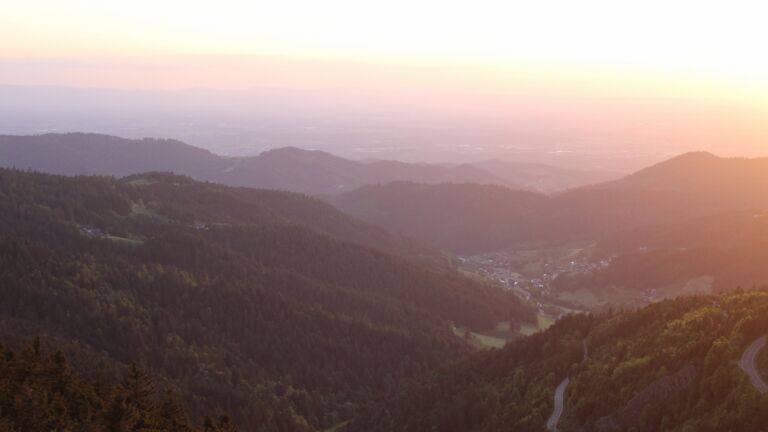 Dieses Bild zeigt eine Webcam-Aufnahme vom Achertal, aufgenommen am Donnerstag, den 15.05.2025 um 20:50 Uhr. Die Temperatur betrug 9.2°C.