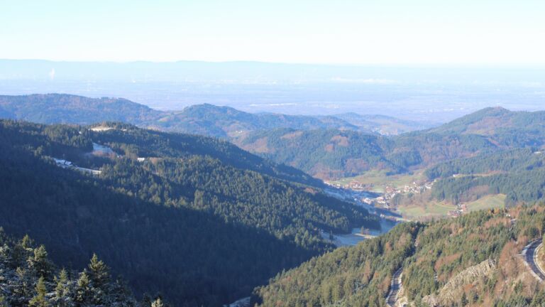 Dieses Bild zeigt eine Webcam-Aufnahme vom Achertal, aufgenommen am Dienstag, den 18.11.2025 um 10:40 Uhr. Die Temperatur betrug 2.4°C.