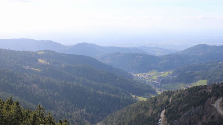 Dieses Bild zeigt eine Webcam-Aufnahme vom Achertal, aufgenommen am Donnerstag, den 12.03.2026 um 15:30 Uhr. Die Temperatur betrug 6°C.