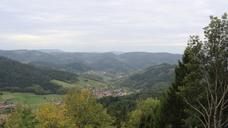 Dieses Bild zeigt eine Webcam-Aufnahme vom Achertal, aufgenommen am Montag, den 26.10.2026 um 14:10 Uhr. Die Temperatur betrug 9.5°C.