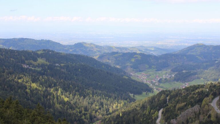 Dieses Bild zeigt eine Webcam-Aufnahme vom Achertal, aufgenommen am Dienstag, den 21.04.2026 um 12:00 Uhr. Die Temperatur betrug 4.6°C.