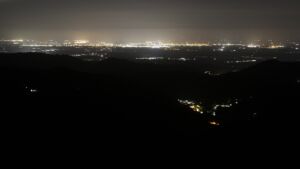 Dieses Bild zeigt eine Webcam-Aufnahme vom Achertal, aufgenommen am Mittwoch, den 17.09.2025 um 00:30 Uhr. Die Temperatur betrug 8.1°C.
