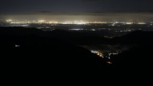 Dieses Bild zeigt eine Webcam-Aufnahme vom Achertal, aufgenommen am Dienstag, den 18.11.2025 um 01:30 Uhr. Die Temperatur betrug -3.6°C.