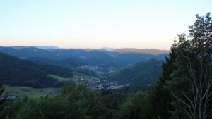 Dieses Bild zeigt eine Webcam-Aufnahme vom Achertal, aufgenommen am Freitag, den 24.07.2026 um 06:20 Uhr. Die Temperatur betrug 13.7°C.
