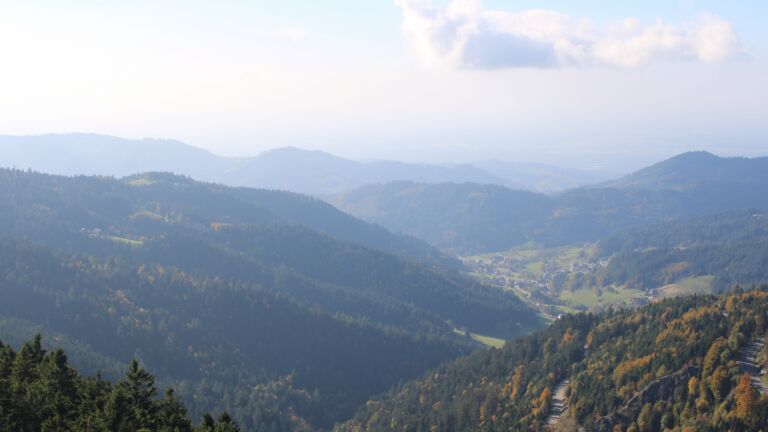 Dieses Bild zeigt eine Webcam-Aufnahme vom Achertal, aufgenommen am Sonntag, den 12.10.2025 um 15:50 Uhr. Die Temperatur betrug 10.6°C.