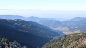 Dieses Bild zeigt eine Webcam-Aufnahme vom Achertal, aufgenommen am Samstag, den 27.12.2025 um 12:10 Uhr. Die Temperatur betrug 5.5°C.