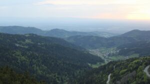 Dieses Bild zeigt eine Webcam-Aufnahme vom Achertal, aufgenommen am Dienstag, den 28.04.2026 um 20:10 Uhr. Die Temperatur betrug 12.5°C.