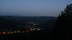 Dieses Bild zeigt eine Webcam-Aufnahme vom Achertal, aufgenommen am Mittwoch, den 27.05.2026 um 04:30 Uhr. Die Temperatur betrug 21.8°C.