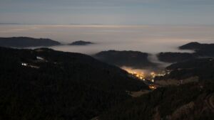 Dieses Bild zeigt eine Webcam-Aufnahme vom Achertal, aufgenommen am Donnerstag, den 05.02.2026 um 00:30 Uhr. Die Temperatur betrug 4.9°C.