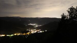 Dieses Bild zeigt eine Webcam-Aufnahme vom Achertal, aufgenommen am Dienstag, den 08.09.2026 um 21:20 Uhr. Die Temperatur betrug 24.3°C.