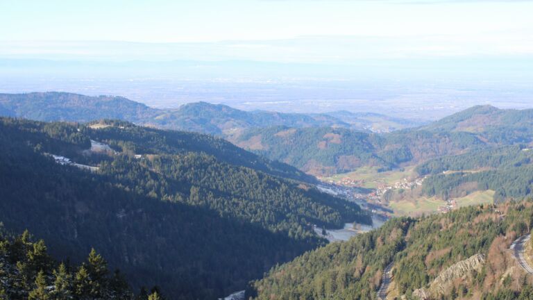 Dieses Bild zeigt eine Webcam-Aufnahme vom Achertal, aufgenommen am Mittwoch, den 19.11.2025 um 10:40 Uhr. Die Temperatur betrug -0.6°C.