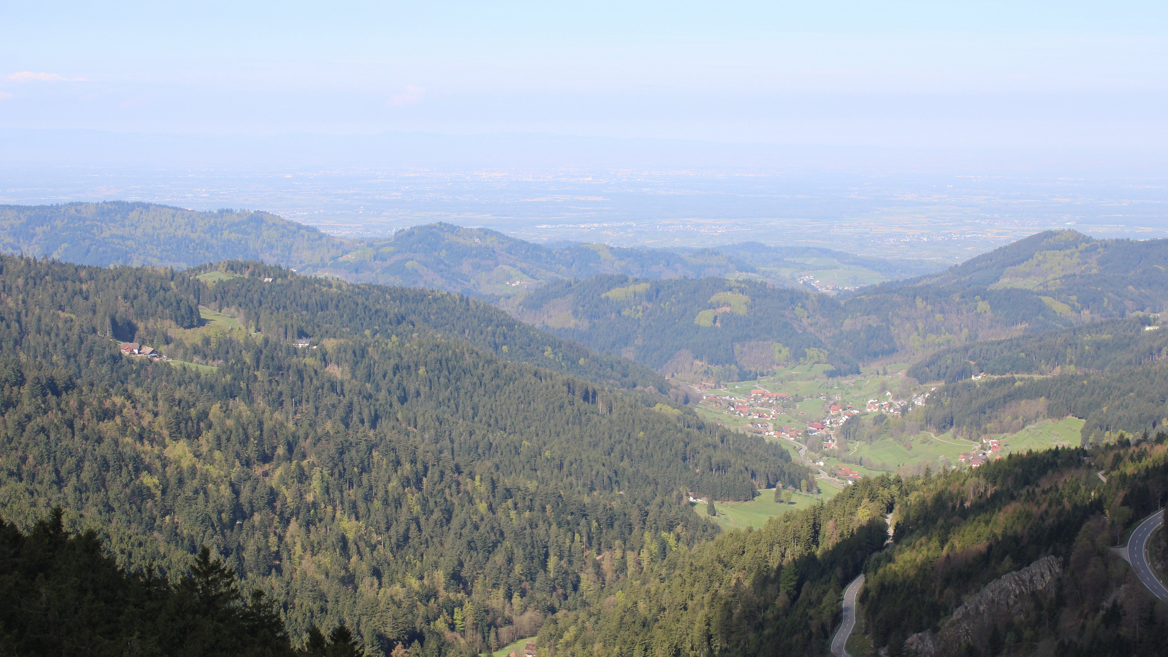 Dieses Bild zeigt eine Webcam-Aufnahme vom Achertal, aufgenommen am Samstag, den 18.04.2026 um 10:20 Uhr. Die Temperatur betrug 13.4°C.