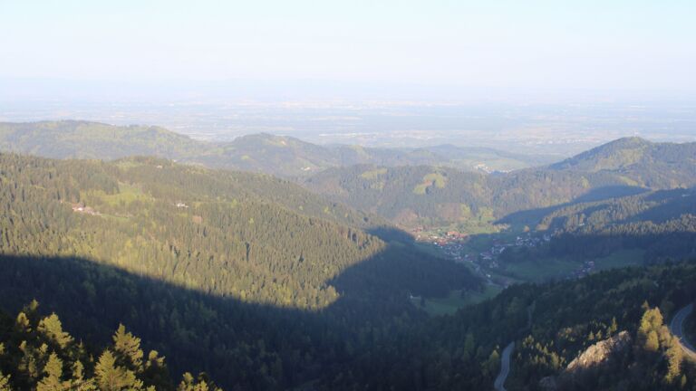 Dieses Bild zeigt eine Webcam-Aufnahme vom Achertal, aufgenommen am Dienstag, den 21.04.2026 um 07:30 Uhr. Die Temperatur betrug 2.3°C.