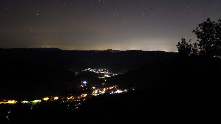 Dieses Bild zeigt eine Webcam-Aufnahme vom Achertal, aufgenommen am Samstag, den 12.09.2026 um 04:30 Uhr. Die Temperatur betrug 14.5°C.