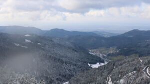 Dieses Bild zeigt eine Webcam-Aufnahme vom Achertal, aufgenommen am Freitag, den 21.11.2025 um 14:10 Uhr. Die Temperatur betrug -4.9°C.