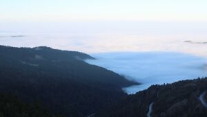 Dieses Bild zeigt eine Webcam-Aufnahme vom Achertal, aufgenommen am Samstag, den 13.12.2025 um 09:10 Uhr. Die Temperatur betrug 8.8°C.