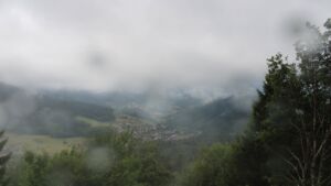 Dieses Bild zeigt eine Webcam-Aufnahme vom Achertal, aufgenommen am Montag, den 27.07.2026 um 08:20 Uhr. Die Temperatur betrug 13.1°C.
