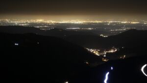 Dieses Bild zeigt eine Webcam-Aufnahme vom Achertal, aufgenommen am Mittwoch, den 24.12.2025 um 19:30 Uhr. Die Temperatur betrug -6°C.