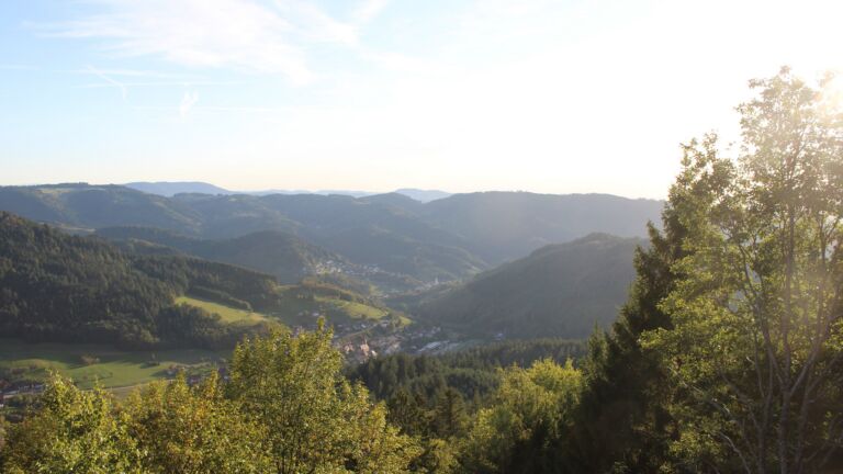 Dieses Bild zeigt eine Webcam-Aufnahme vom Achertal, aufgenommen am Samstag, den 26.09.2026 um 18:10 Uhr. Die Temperatur betrug 27°C.