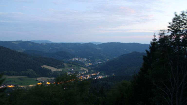 Dieses Bild zeigt eine Webcam-Aufnahme vom Achertal, aufgenommen am Dienstag, den 23.06.2026 um 22:20 Uhr. Die Temperatur betrug 25.3°C.