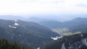 Dieses Bild zeigt eine Webcam-Aufnahme vom Achertal, aufgenommen am Mittwoch, den 01.04.2026 um 17:50 Uhr. Die Temperatur betrug 2.9°C.