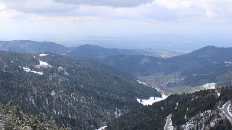 Dieses Bild zeigt eine Webcam-Aufnahme vom Achertal, aufgenommen am Sonntag, den 29.03.2026 um 15:00 Uhr. Die Temperatur betrug 3.4°C.