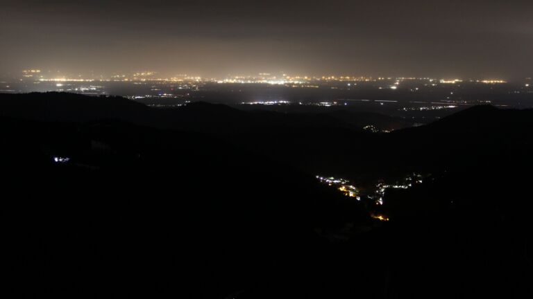 Dieses Bild zeigt eine Webcam-Aufnahme vom Achertal, aufgenommen am Donnerstag, den 15.01.2026 um 02:00 Uhr. Die Temperatur betrug 4.5°C.