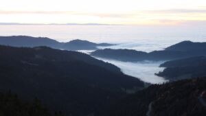 Dieses Bild zeigt eine Webcam-Aufnahme vom Achertal, aufgenommen am Freitag, den 07.11.2025 um 17:20 Uhr. Die Temperatur betrug 9.4°C.