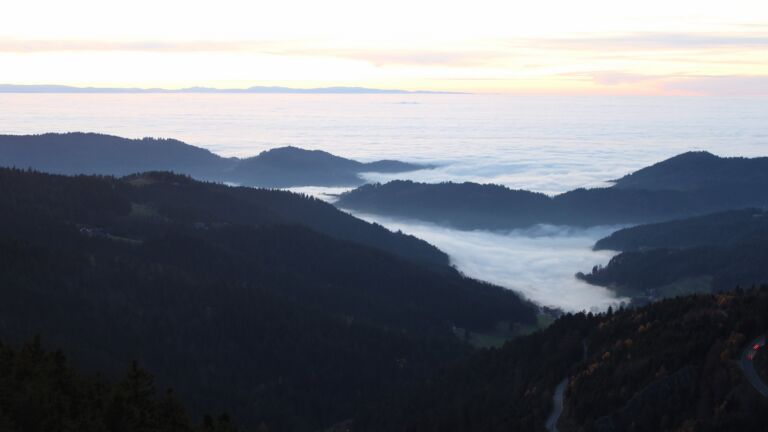 Dieses Bild zeigt eine Webcam-Aufnahme vom Achertal, aufgenommen am Freitag, den 07.11.2025 um 17:20 Uhr. Die Temperatur betrug 9.4°C.