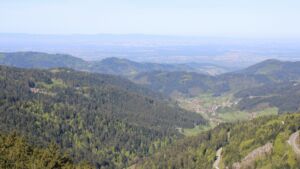 Dieses Bild zeigt eine Webcam-Aufnahme vom Achertal, aufgenommen am Montag, den 27.04.2026 um 10:30 Uhr. Die Temperatur betrug 14.5°C.