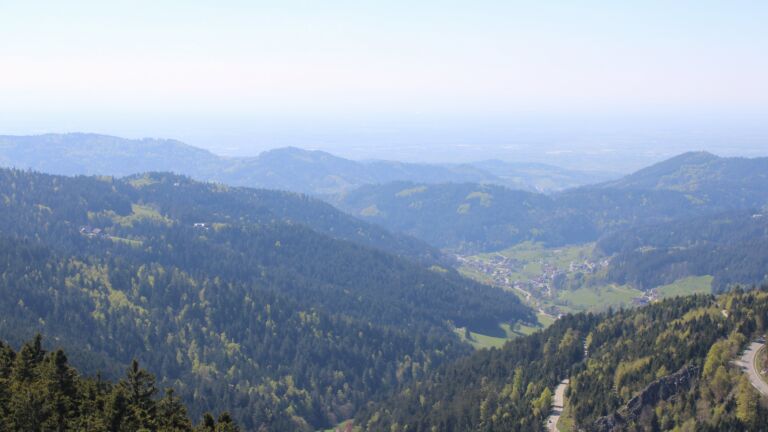 Dieses Bild zeigt eine Webcam-Aufnahme vom Achertal, aufgenommen am Mittwoch, den 22.04.2026 um 15:50 Uhr. Die Temperatur betrug 8.9°C.