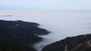 Dieses Bild zeigt eine Webcam-Aufnahme vom Achertal, aufgenommen am Montag, den 22.12.2025 um 09:50 Uhr. Die Temperatur betrug 8.9°C.