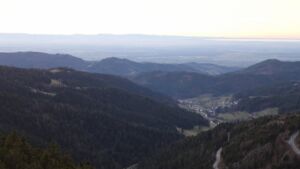 Dieses Bild zeigt eine Webcam-Aufnahme vom Achertal, aufgenommen am Dienstag, den 09.12.2025 um 16:40 Uhr. Die Temperatur betrug 10.6°C.