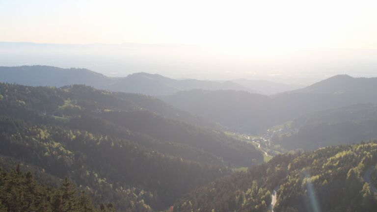 Dieses Bild zeigt eine Webcam-Aufnahme vom Achertal, aufgenommen am Donnerstag, den 23.04.2026 um 19:40 Uhr. Die Temperatur betrug 12°C.